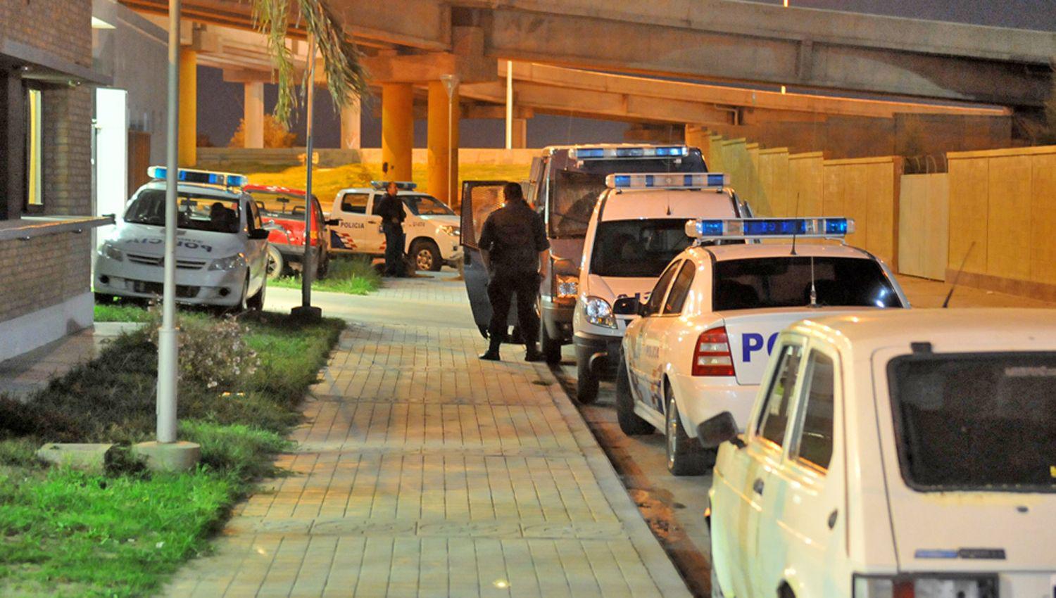 Los policías trabajaron ayer en el departamento del gendarme imputado