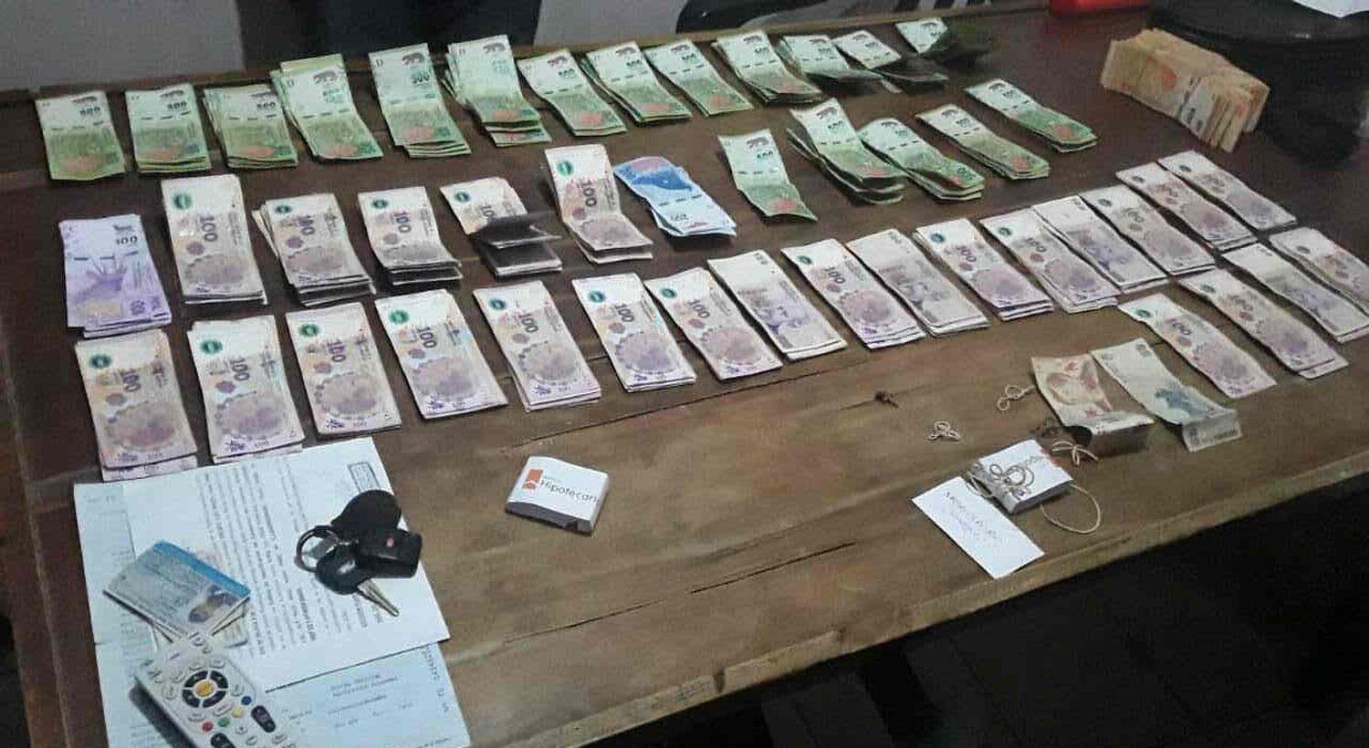 Tucumanos detenidos al ingresar por caminos alternativos a Santiago sin permisos y con 600 mil