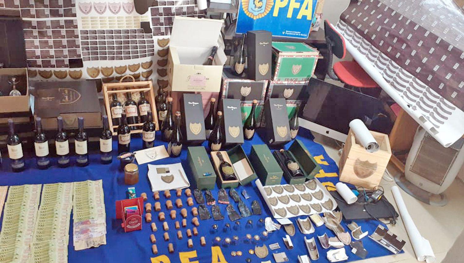 La policía secuestró cajas que estaban empaquetadas listas para ser comercializadas