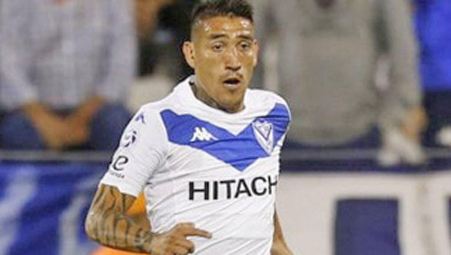 Centurión coqueteó
con Boca pero sigue en Vélez