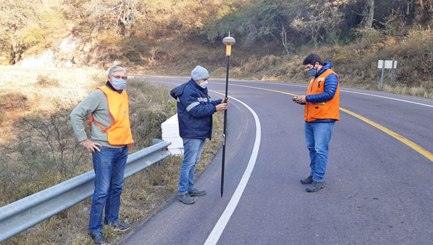 El jefe del 16 Distrito Santiago del Estero Ing Carlos Ferreiro
recorrió los caminos con técnicos