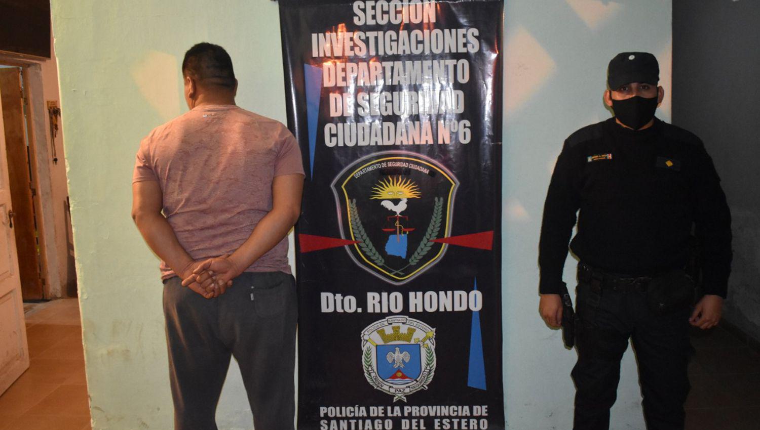 Teniacutea pedido de captura nacional por grave hecho de violencia de geacutenero y lo detuvieron en Las Termas