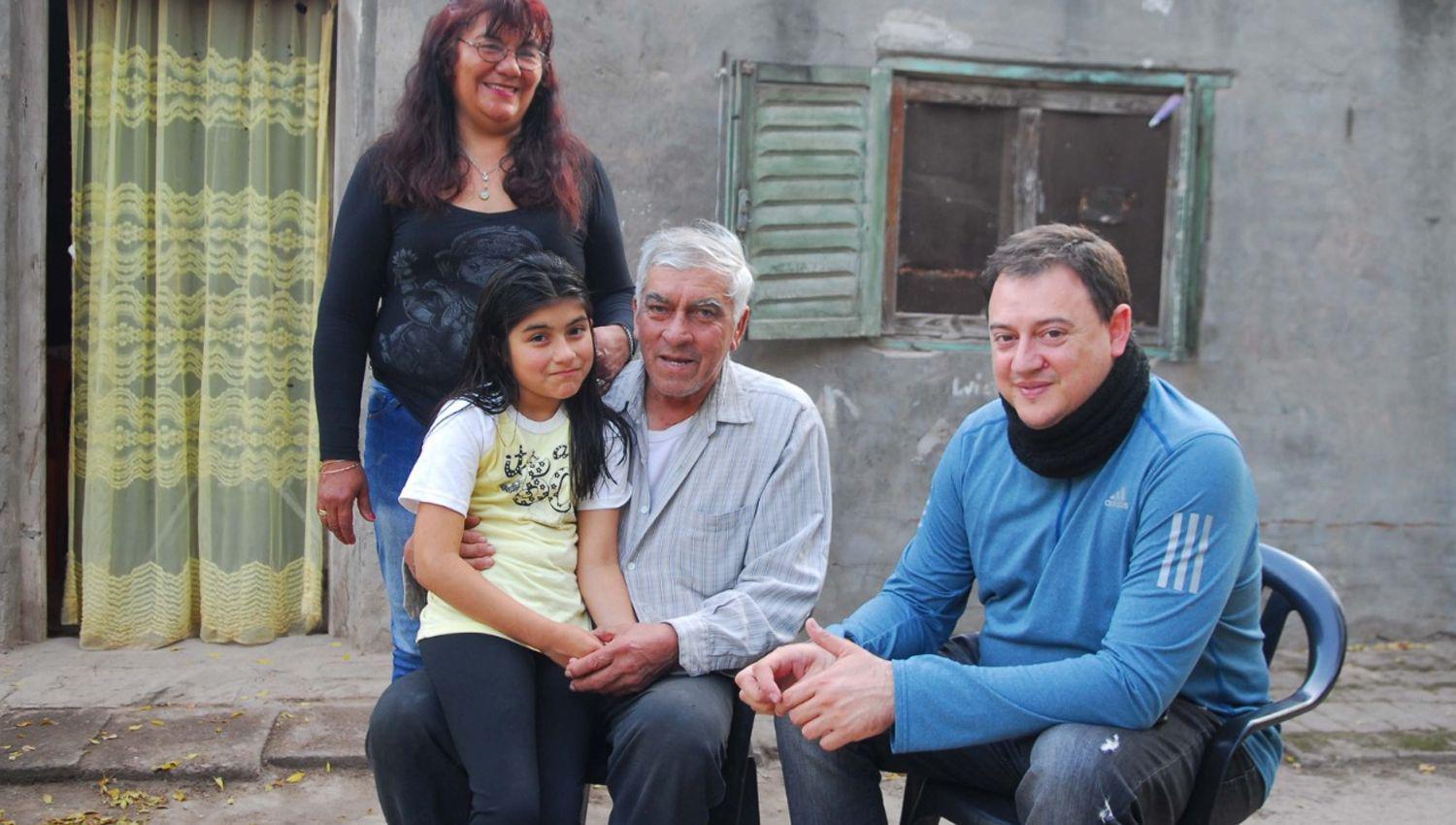 Wilter Víctor Abregu su esposa Selva Alicia Salvatierra su nieta Mía Rodríguez Abregu y José Luis Artaza intedente de Loreto