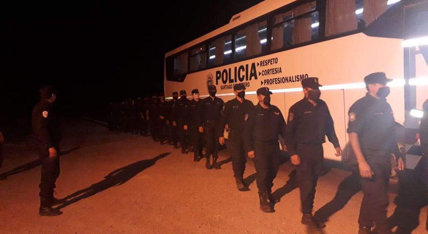 VIDEO- impresionante despliegue de fuerzas policiales para aislar Villa Atamisqui