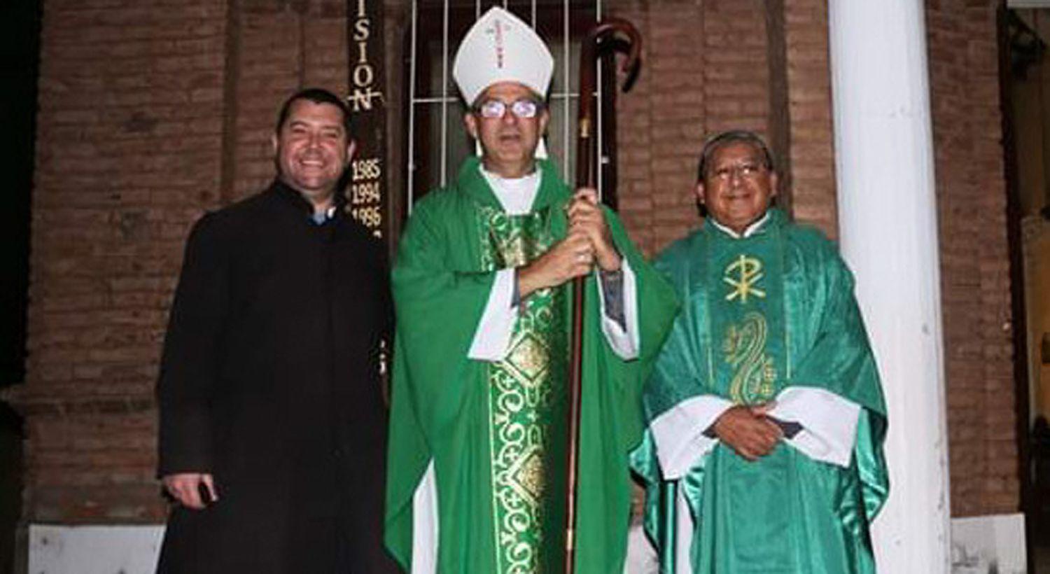 Joseacute Guerra es el nuevo sacerdote  en la parroquia de Suncho Corral