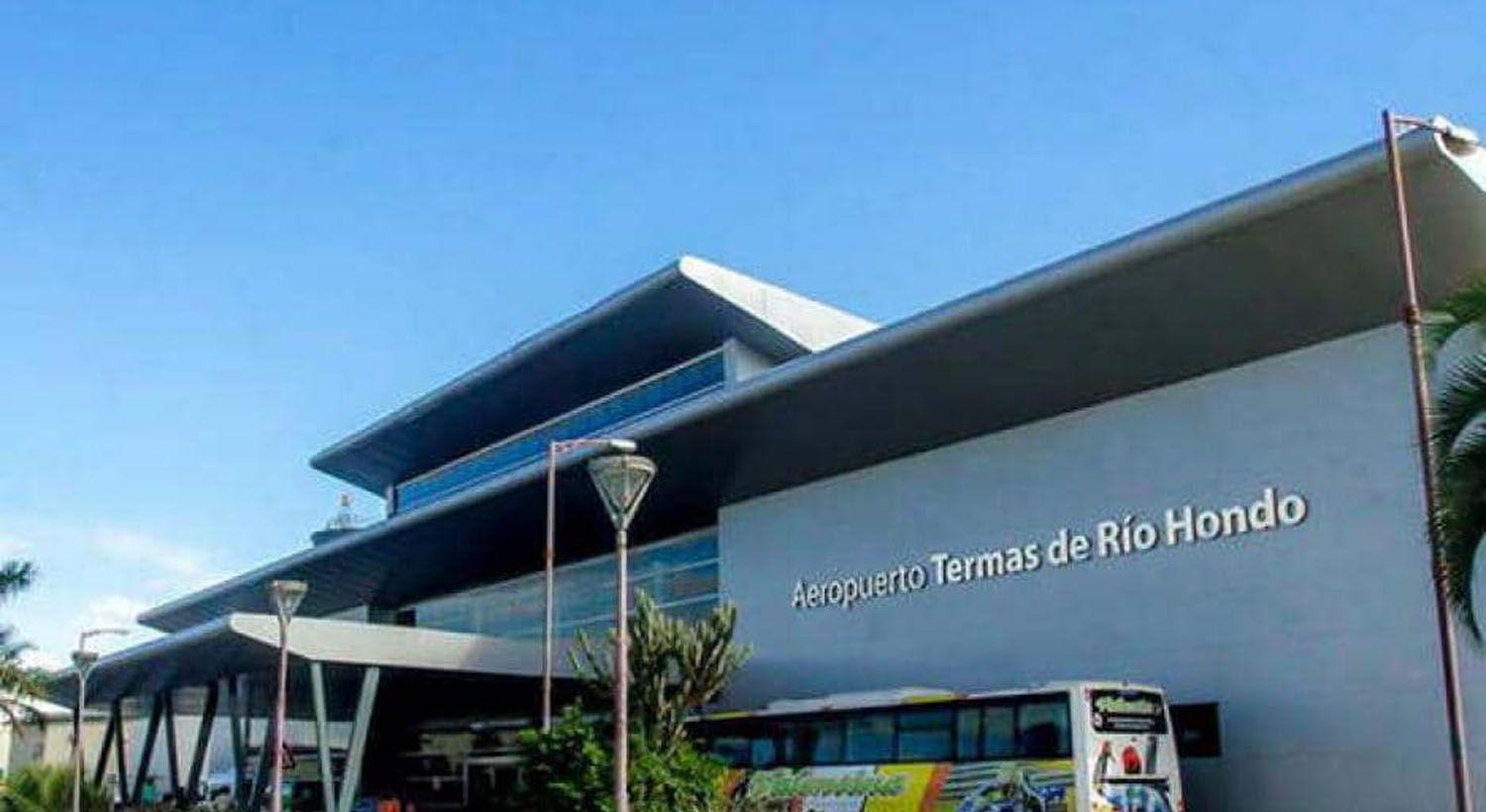 El gobernador recordoacute al Aeropuerto de Las Termas de Riacuteo Hondo por un nuevo aniversario