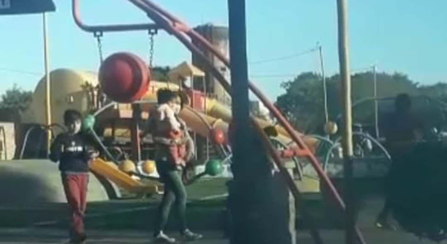 Parques y plazas continuacutean cerrados