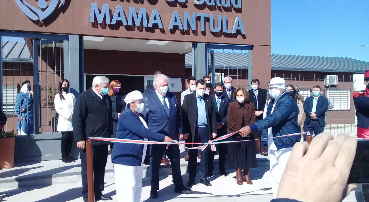 Zamora y Gineacutes Gonzaacutelez Garciacutea habilitaron el Hospital Mama Antula en el sur capitalino