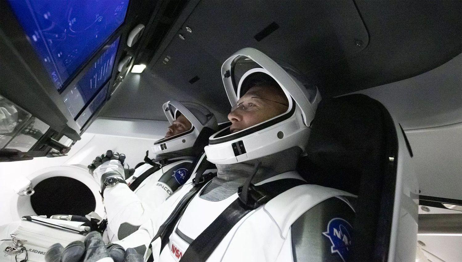 Los dos astronautas de la SpaceX regresan a la Tierra