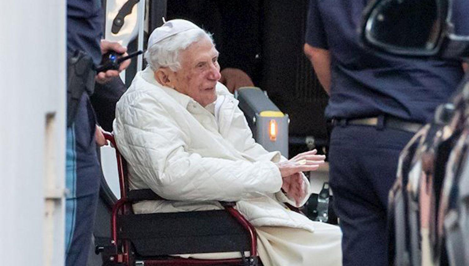 El Vaticano comunicoacute que Benedicto XVI estaacute gravemente enfermo