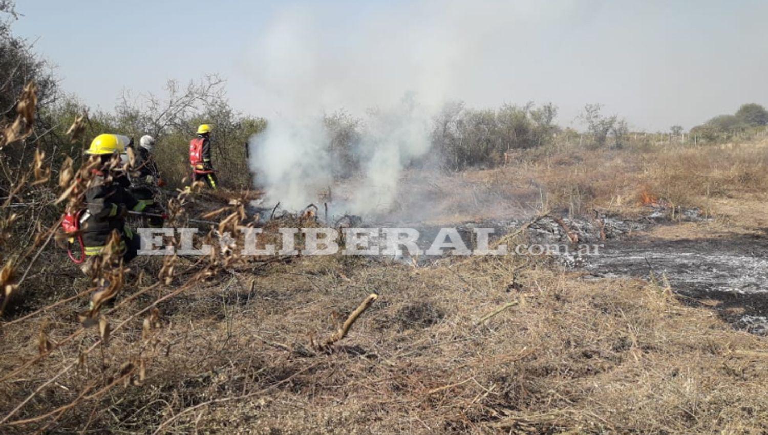 IMAacuteGENES  Incendio de pastizales a la vera de la Ruta Nacional 34