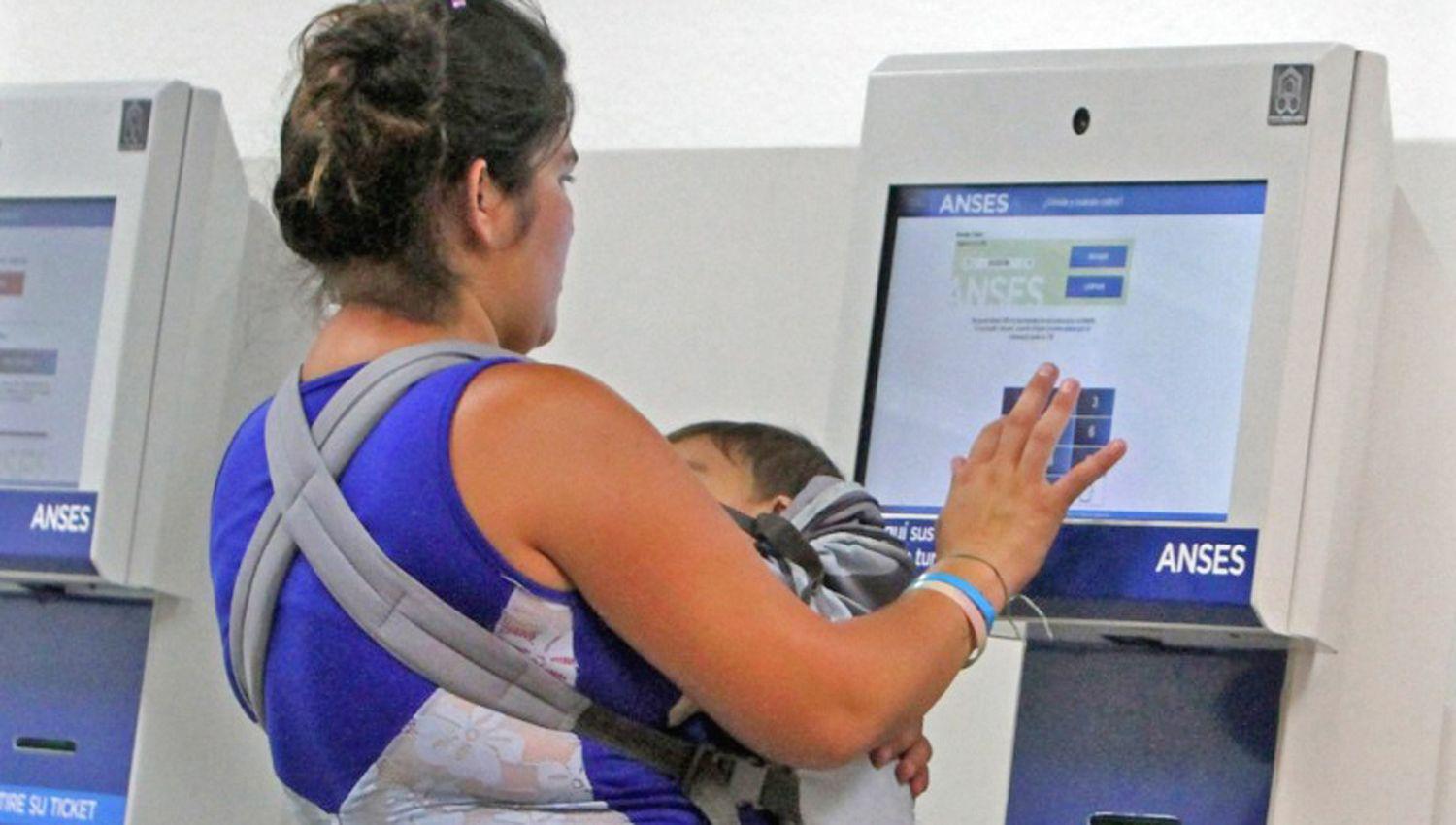 Desde el lunes próximo se paga a beneficiarios de Asignación Universal por Hijo e IFE 3
