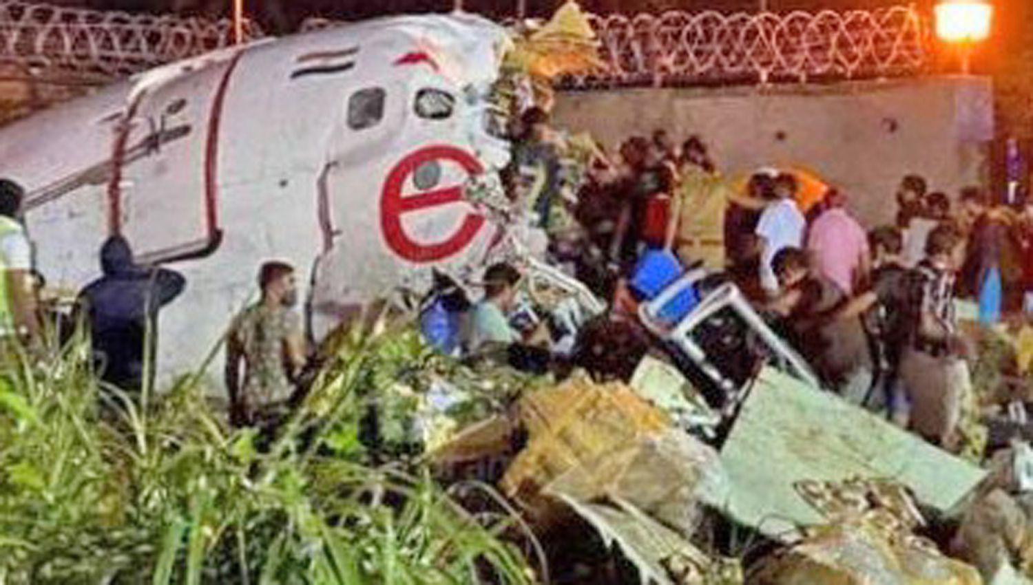 Suman 18 los muertos por el avioacuten que se partioacute en dos en la India