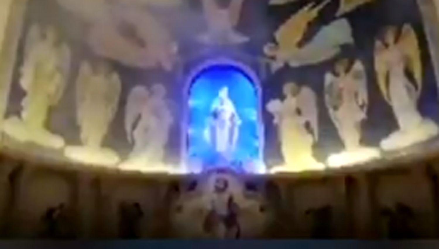 VIDEO  Desde Liacutebano se viralizoacute video en el que se ilumina una imagen de la Virgen