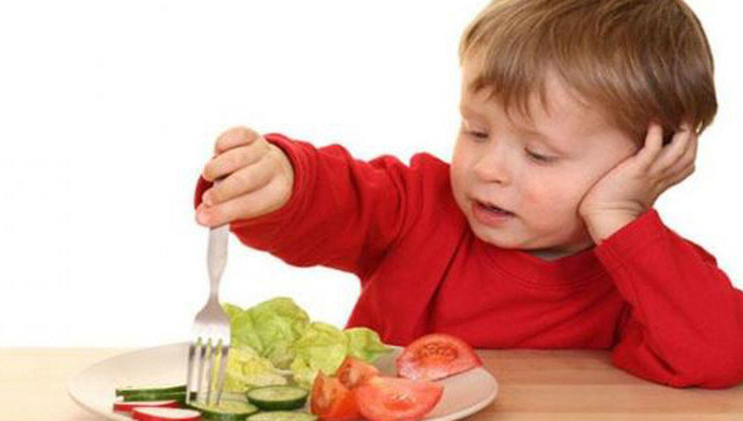 Hoy es normal que los padres consulten por qué los niños empiezan a rechazar las frutas y verduras que quiz�s antes consumían
