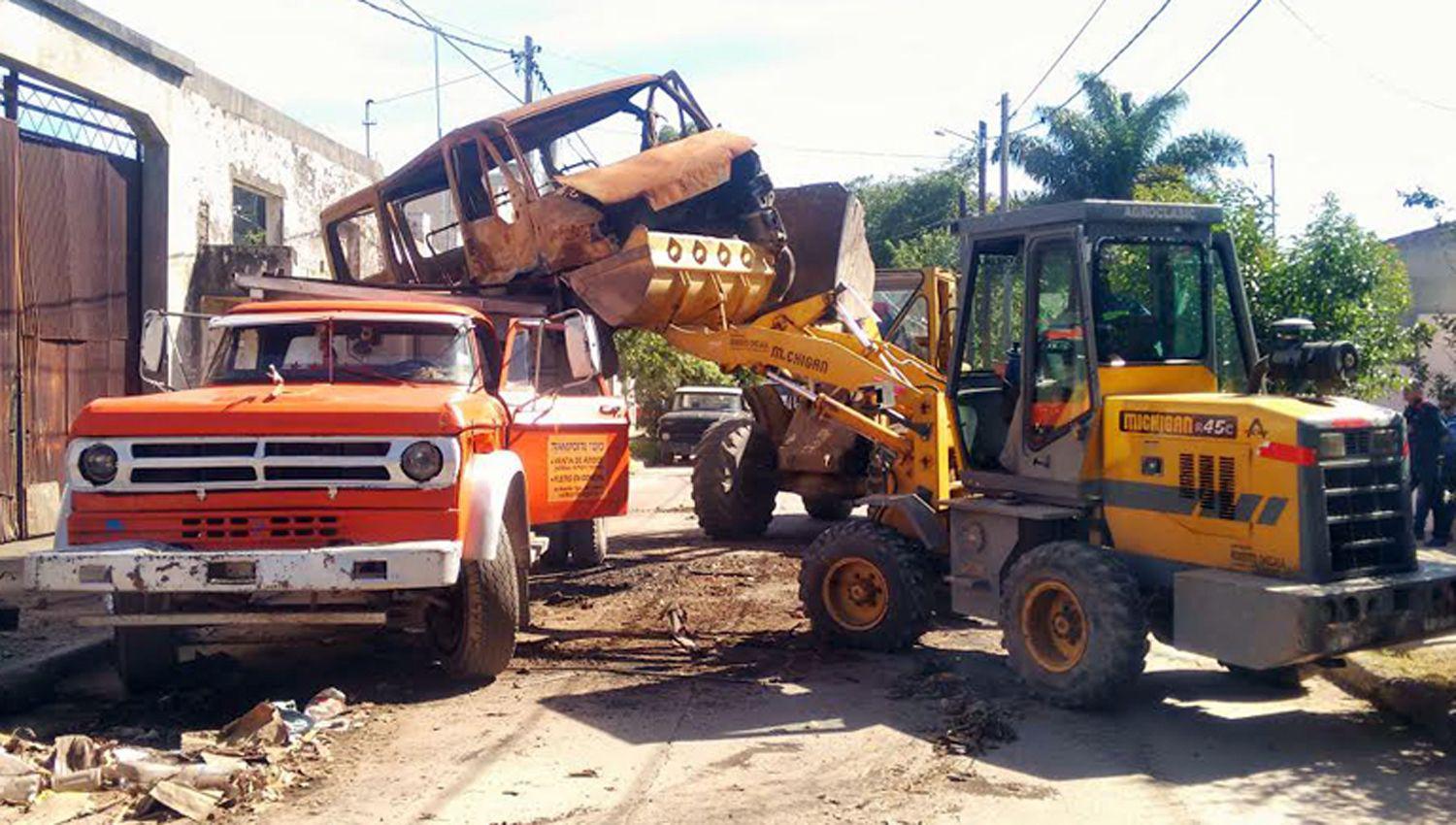 La comuna inició operativos para retirar vehículos abandonados en la vía p�blica