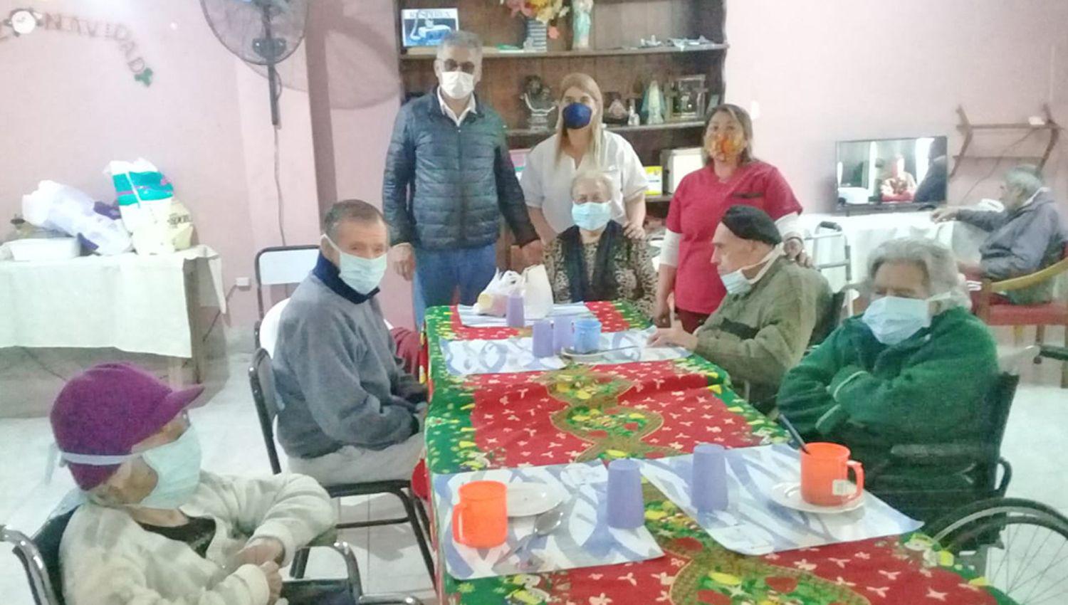 Cumplen el rol de contención acompañamiento y salubridad en beneficio de numerososabuelos