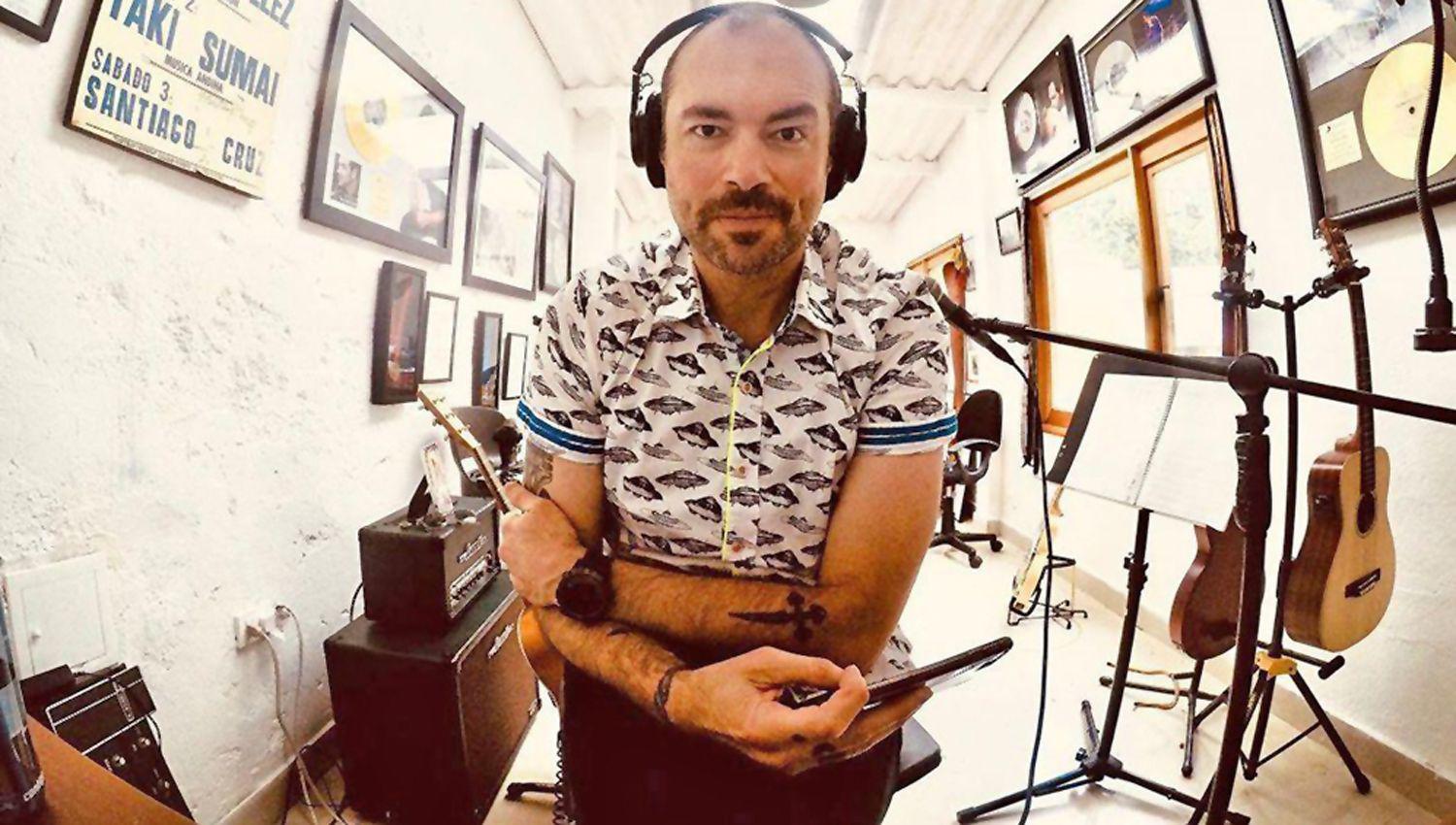 Santiago Cruz lanzó en medio de la pandemia sus podcast donde entrevista a grandes referentes de distintos �mbitos como el Pibe Valderrama y J Balvin
