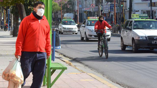 El barbijo debe cuidarse como una prenda de ropa interior recomiendan los expertos