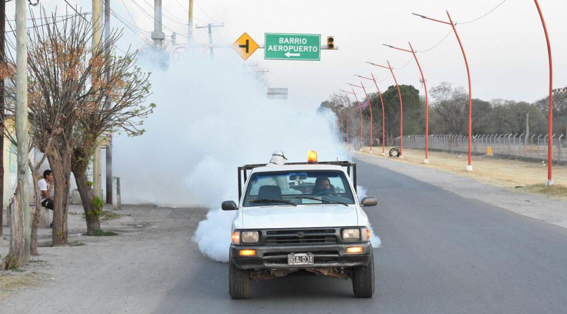 La Municipalidad avanza con su programa de fumigacioacuten en los barrios Aeropuerto y Lomas del Golf