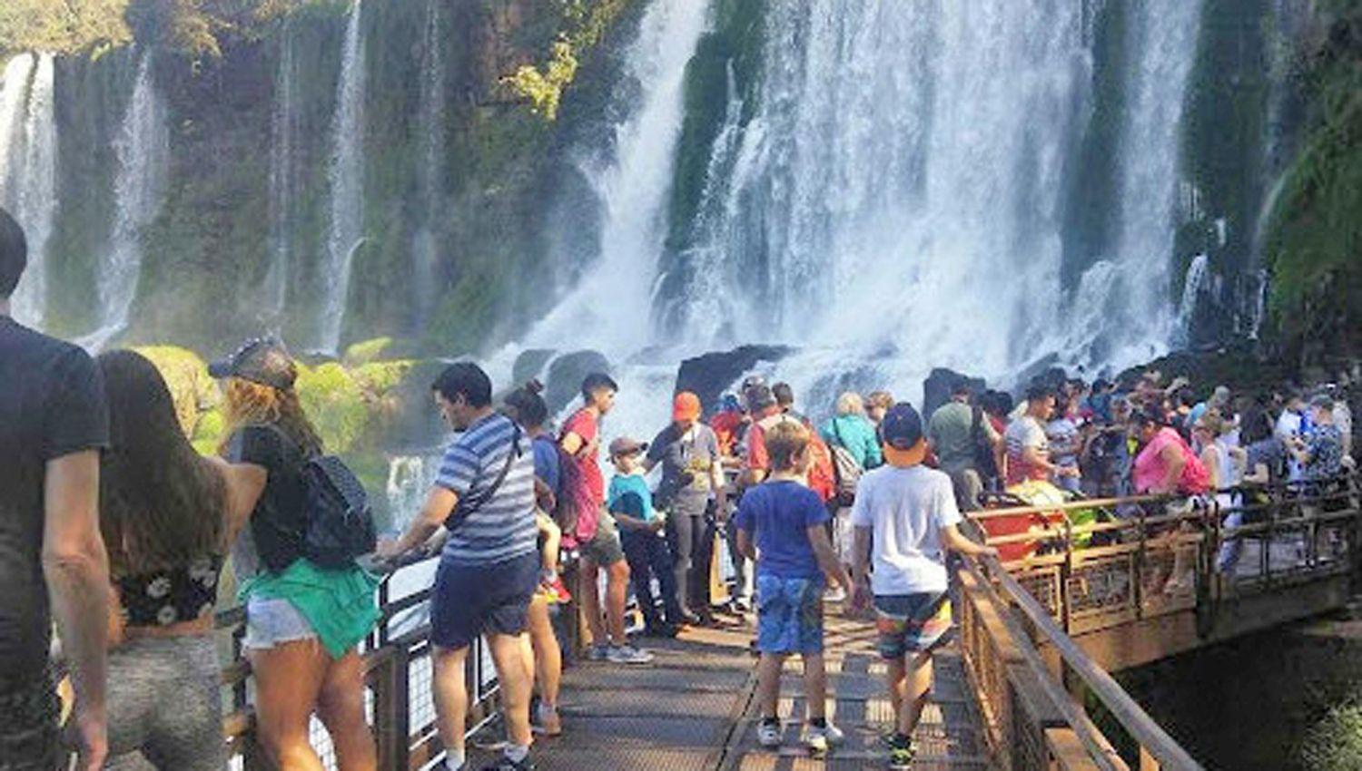 Turismo de la Nacioacuten dice que a pesar de la pandemia habraacute temporada de verano 2021