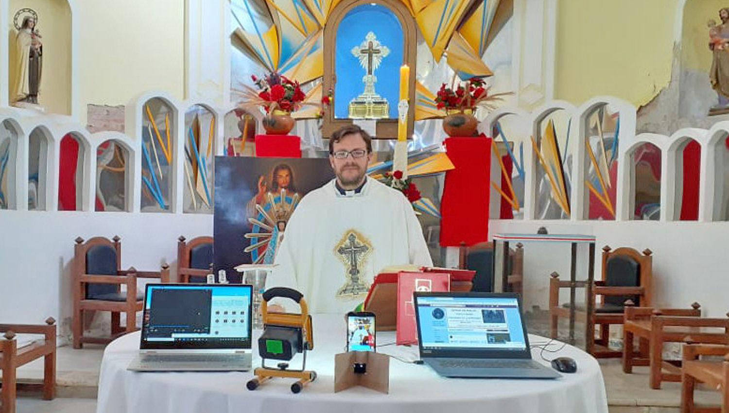El padre Quinzio oficiar� los rezos y misas los cuales podr�n ser vistos por Facebook