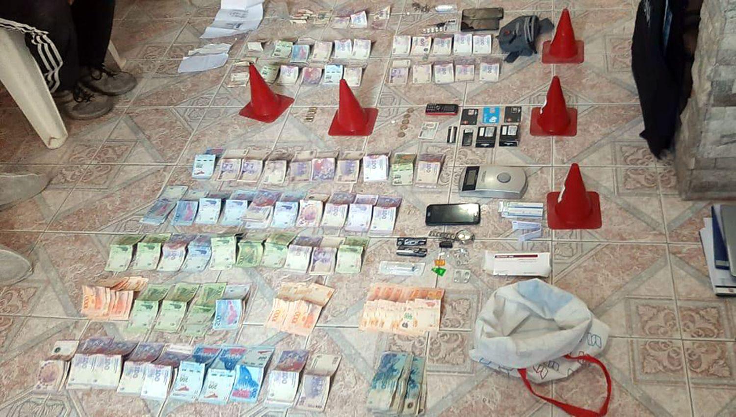 Los gendarmes hallaroncasi un millón de pesos que sería de la venta ilegal de sustancias
