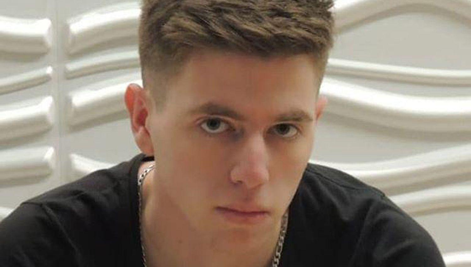 Agustín Laiseca conduce un programa en el que se destaca el glamour