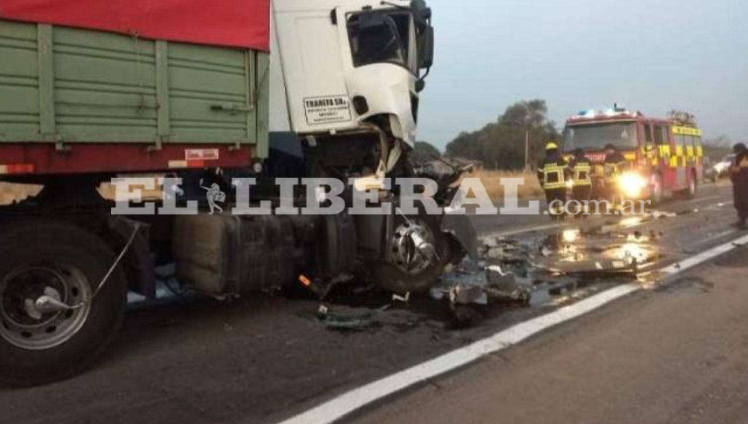 La Aguada- violento choque de dos camiones en la Ruta Nacional 9