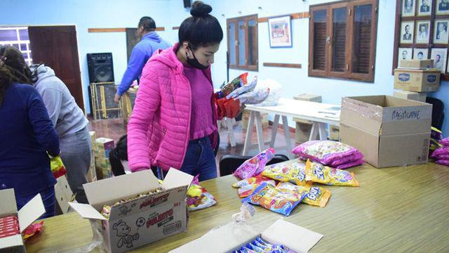 Preparan regalos para la nintildeez