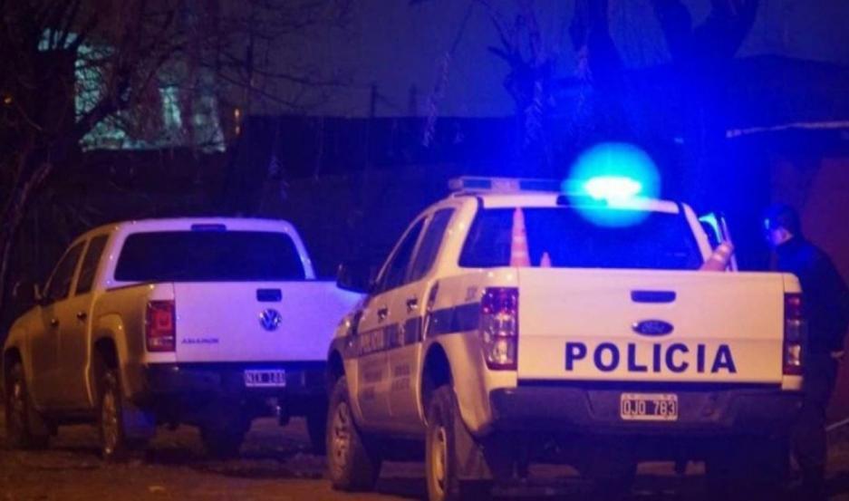 Quimiliacute- un delincuente quedoacute inconsciente y otro escapoacute herido tras ser golpeados por vecinos que los descubrieron robando