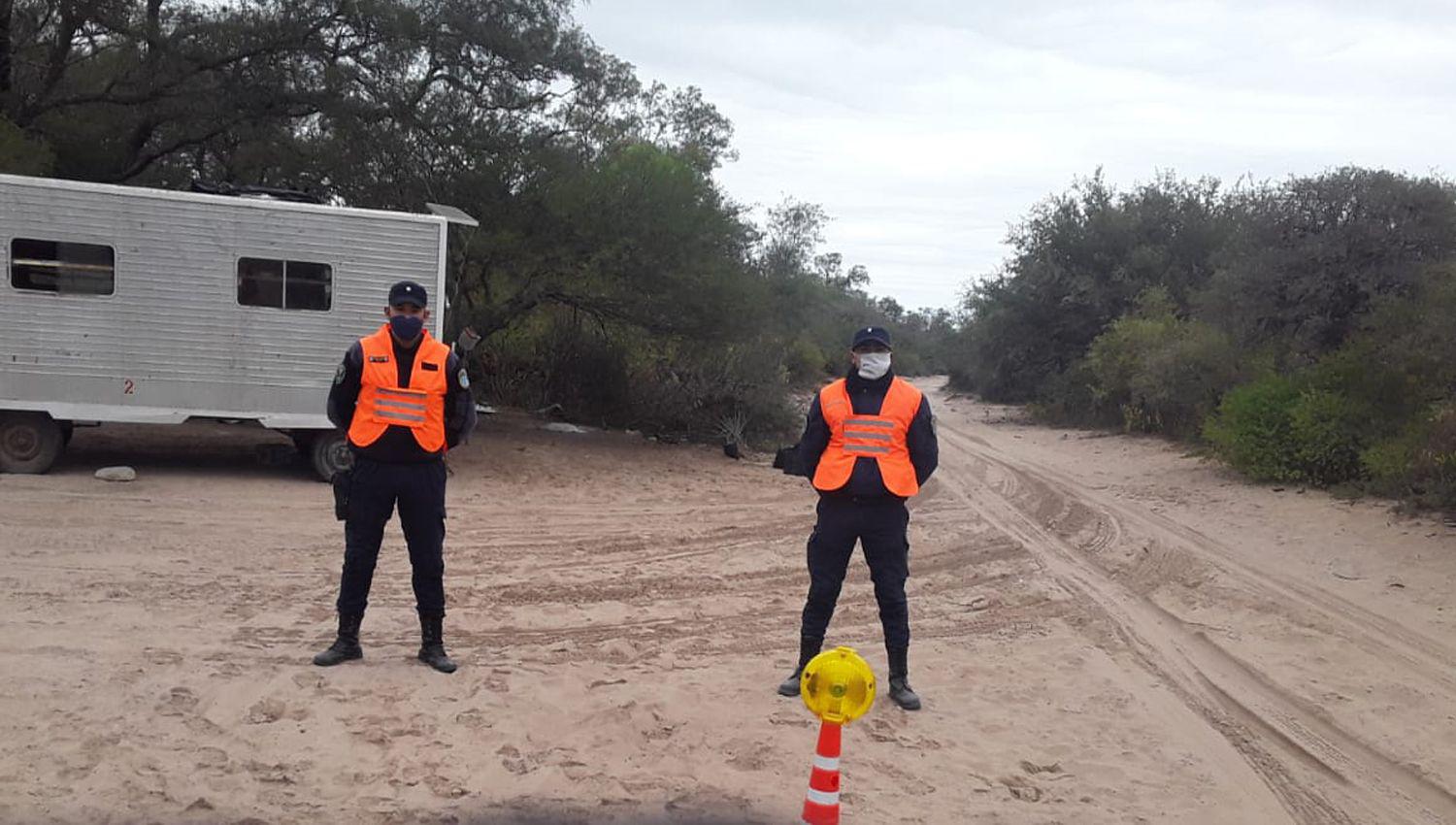 El personal policial hace rigurosos controles en el vasto territorio de la provincia de Santiago del Estero
