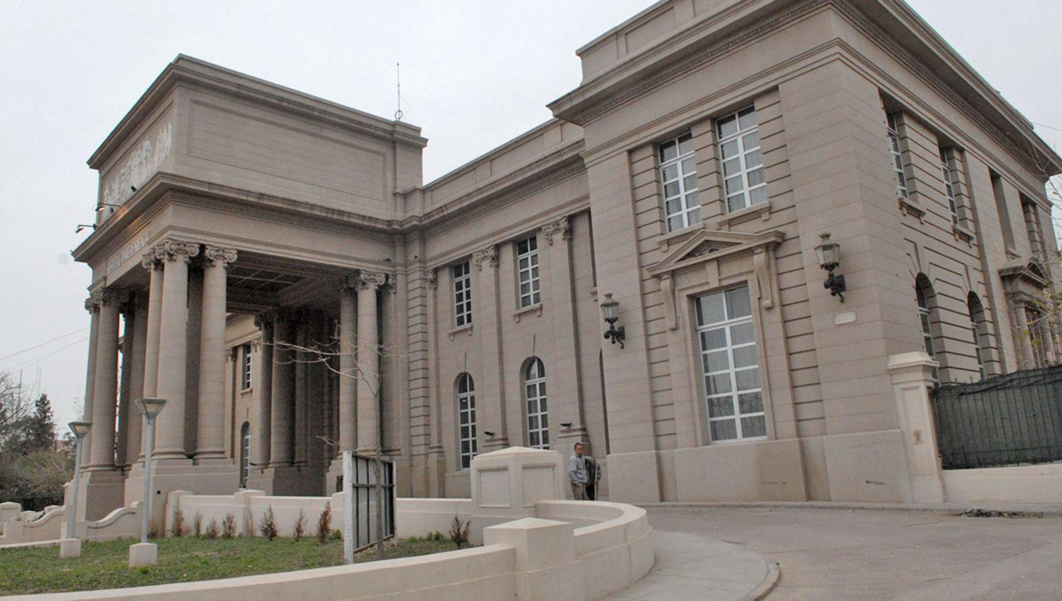 Tiene cinco pacientes en UTI todos con asistencia respiratoria mecnica