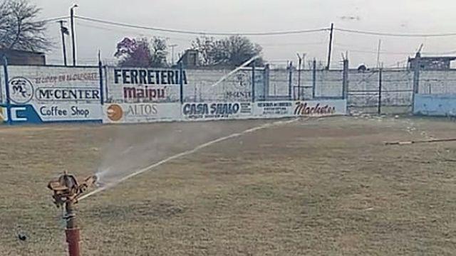 El club 25 de Mayo trabaja en el mejoramiento del sistema de riego