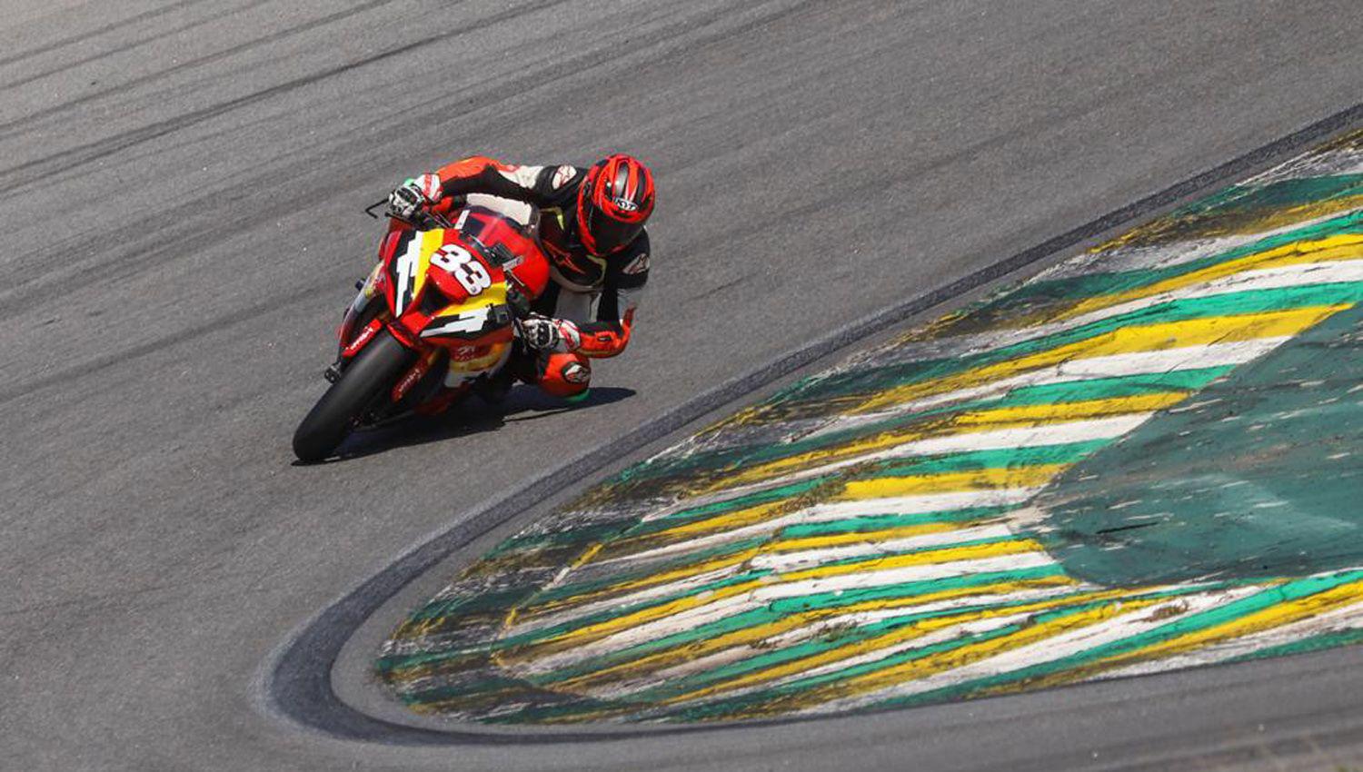 Auad Cavallotti es el nico santiagueño en el certamen en donde es uno de los animadores