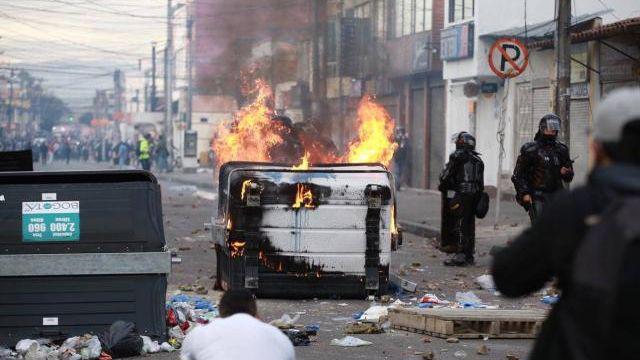 VIDEO- Cinco muertos en Bogotaacute por protestas tras muerte de hombre a manos de policiacuteas
