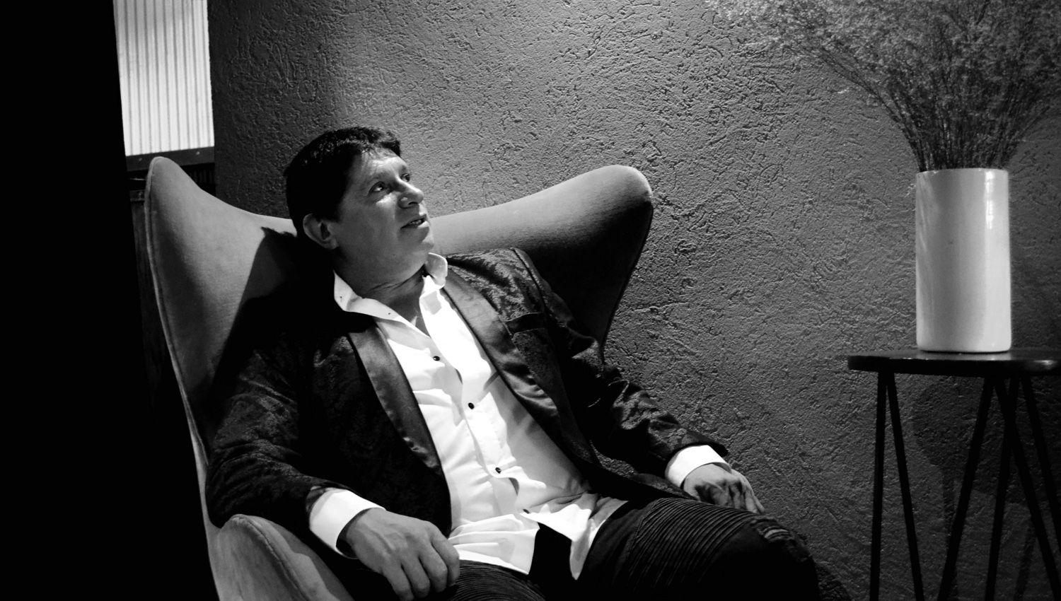 El ex vocalista de Los Charros debuta en el streaming