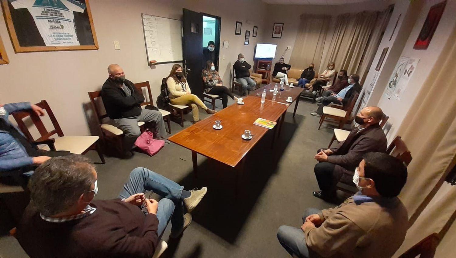 Rigen nuevos horarios de circulacioacuten y de comercios en Quimiliacute