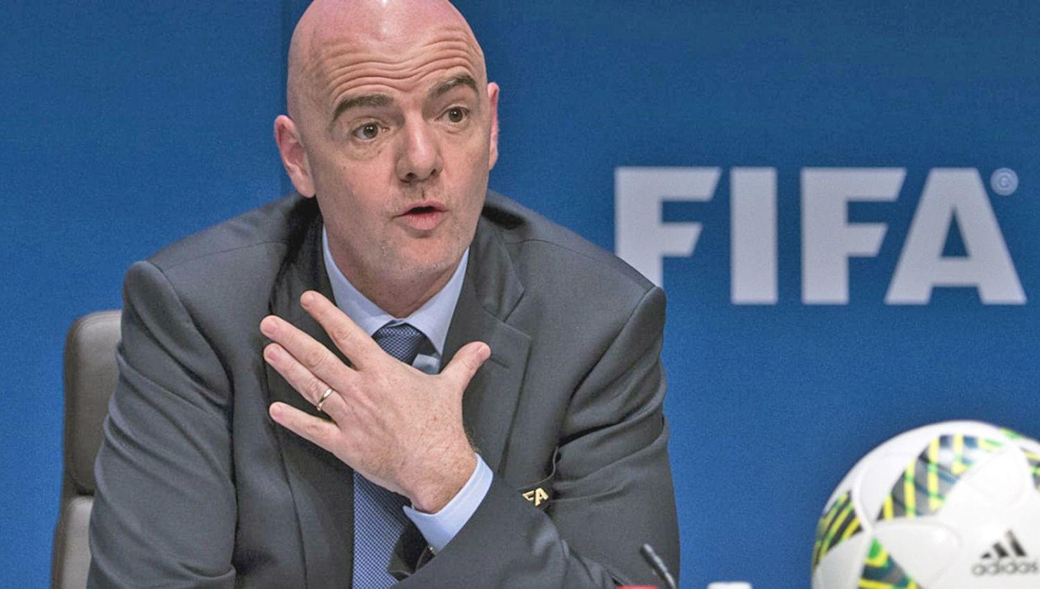 El titular de la Fifa busca la forma de que los clubes europeos cedan sus jugadores