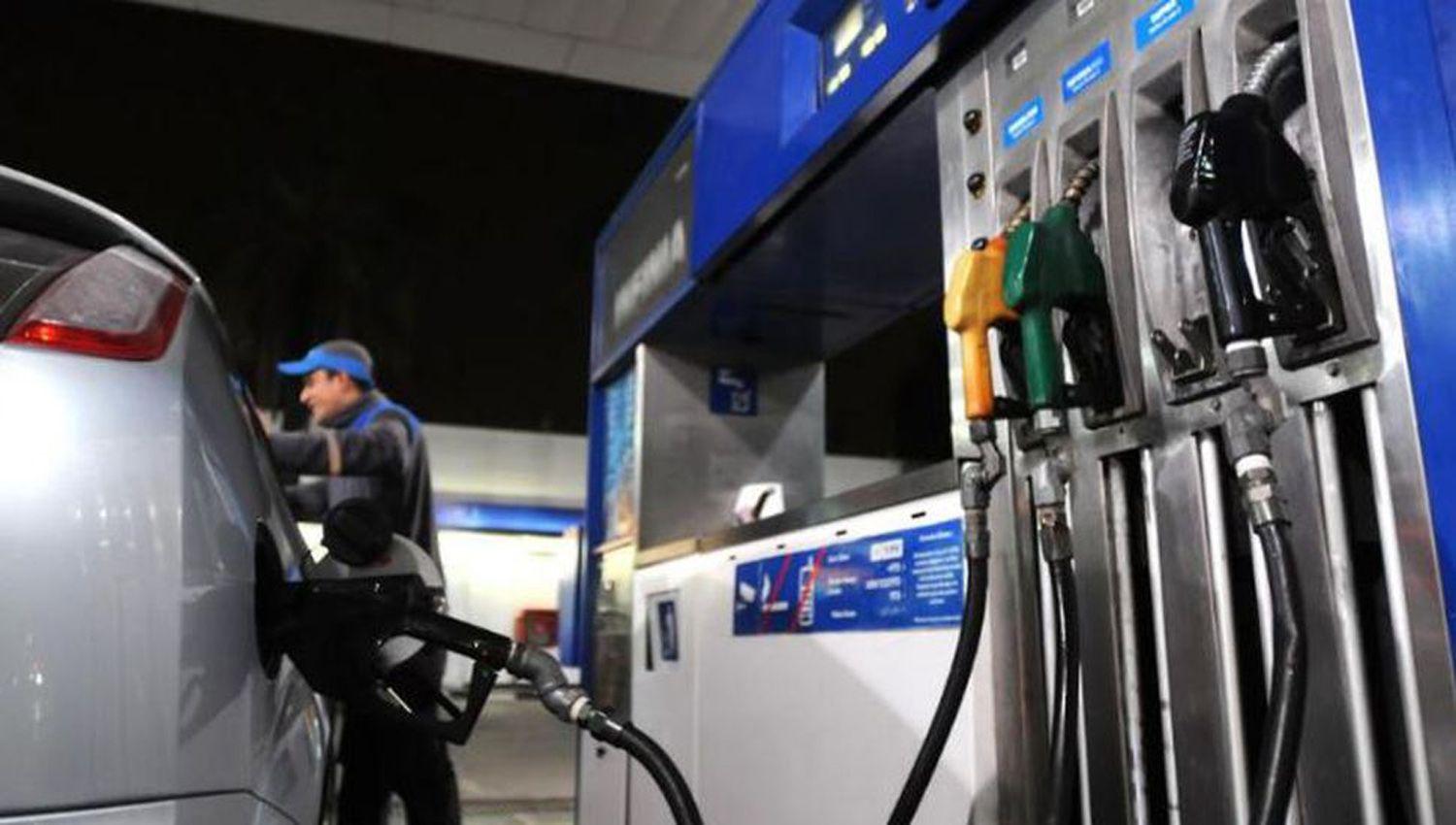 Se implementoacute un aumento del 35-en-porciento- promedio en los combustibles de YPF