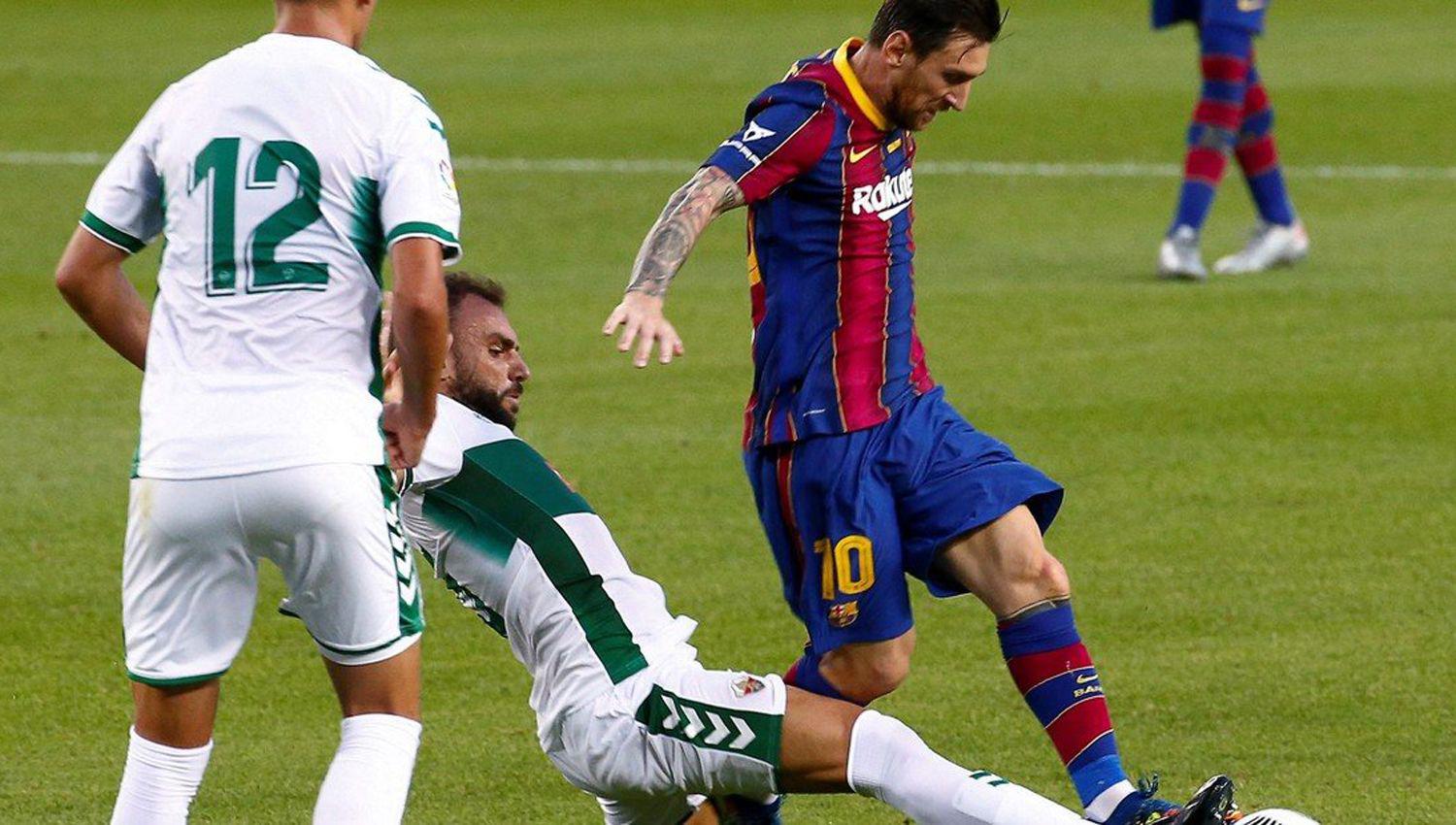 El Barcelona de Messi derrotoacute al Elche por la miacutenima diferencia