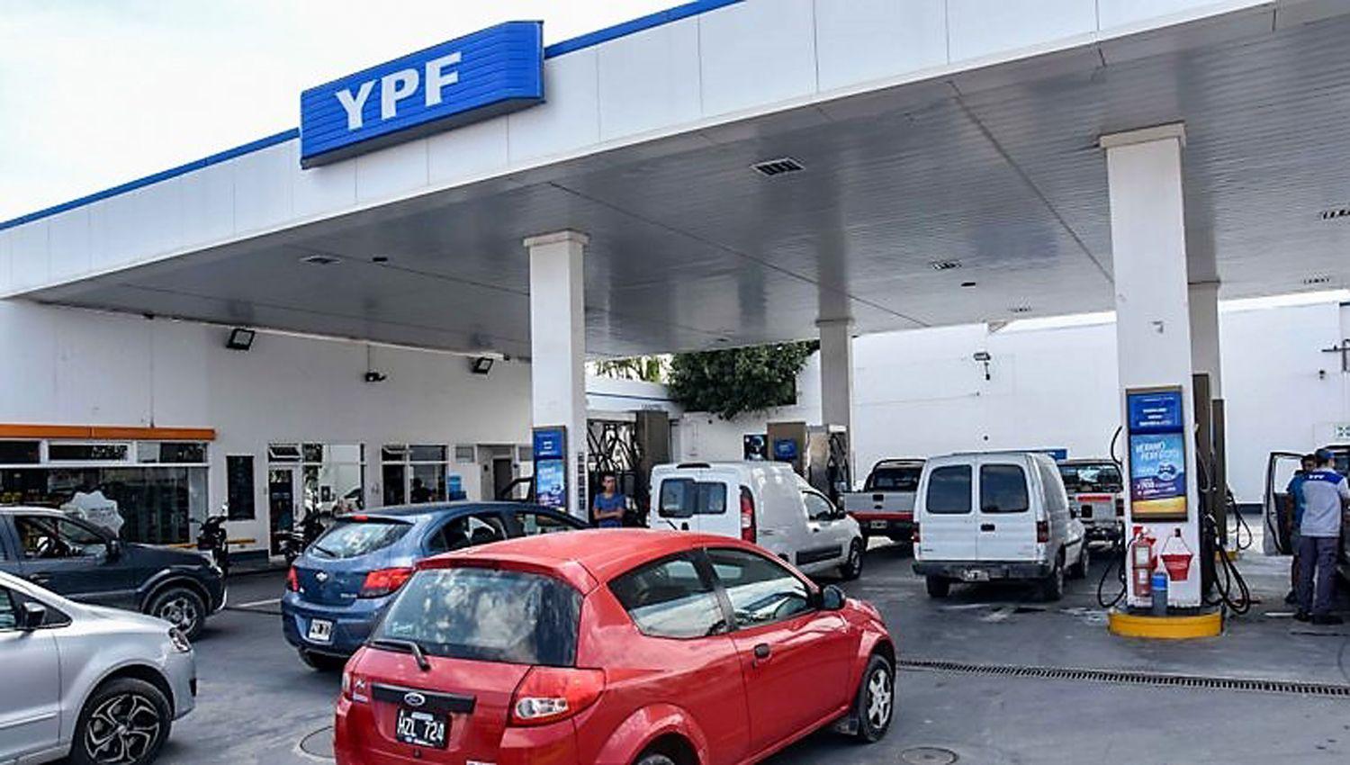 Los ADR de empresas argentinas que cotizan en Wall Street
cayeron hasta un 74-en-porciento- como en el caso de la petrolera YPF