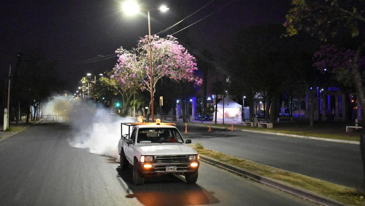 La Municipalidad intensifica las tareas de fumigaciones en doble turno contra mosquitos