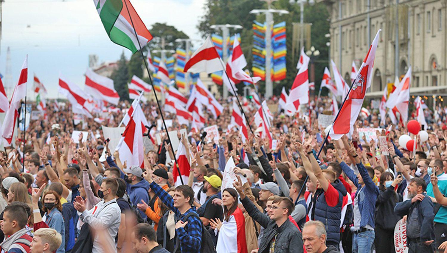 Maacutes de 100000 personas volvieron a marchar contra el gobierno bielorruso