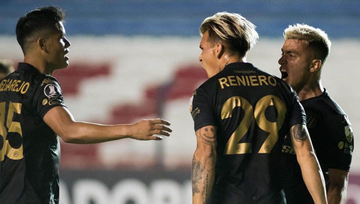 Racing vencioacute a Nacional y se metioacute en los octavos de final