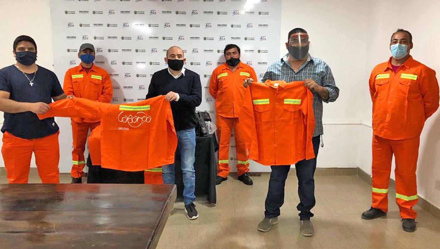 Entregaron maacutes de 2 mil prendas de indumentaria a personal de Servicios Puacuteblicos Municipal