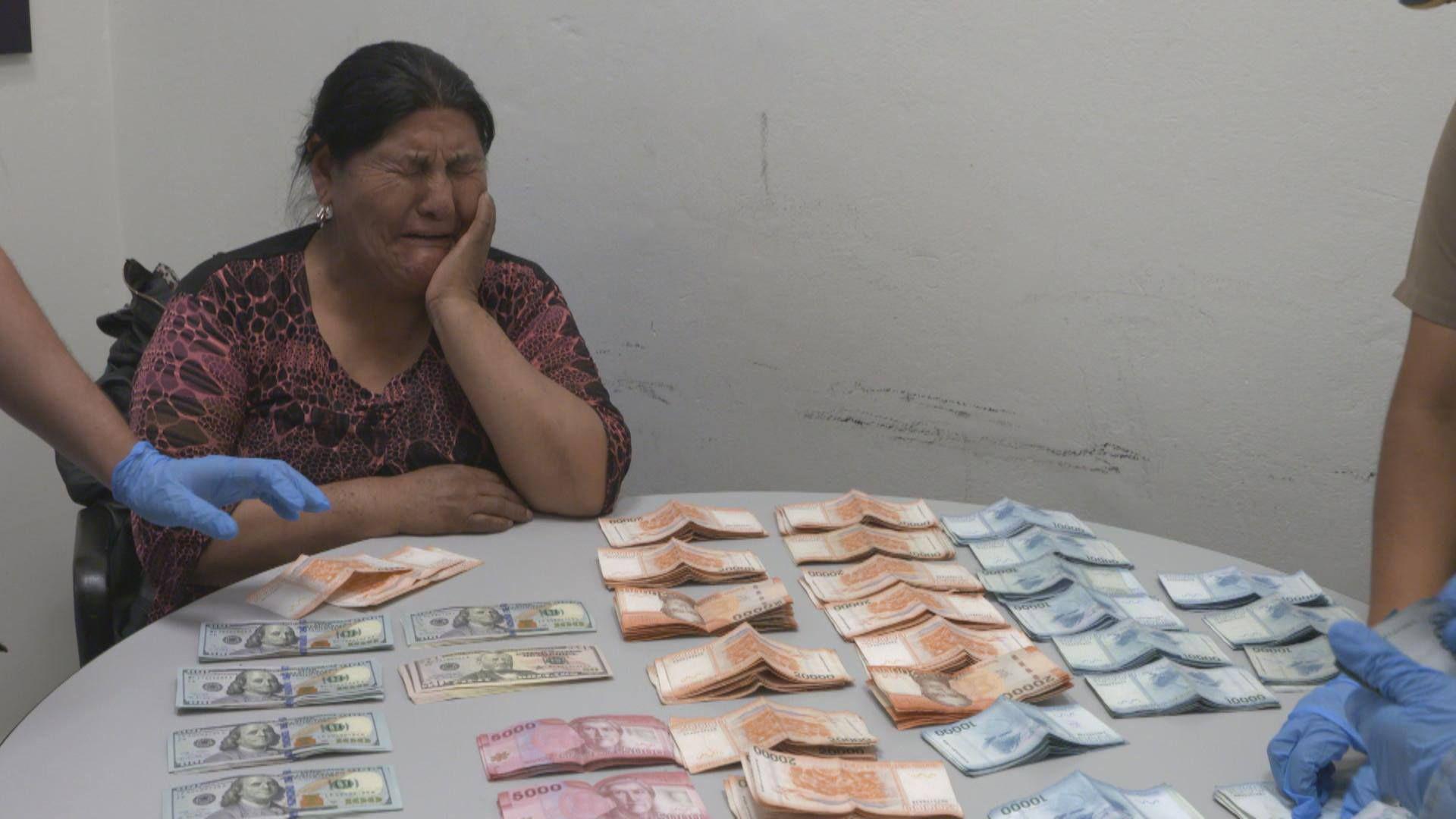 Lo policiacuteas de las fronteras de paiacuteses latinoamericanos deben lidiar con el traacutefico ilegal de divisas personas  mercaderiacutea armas y drogas