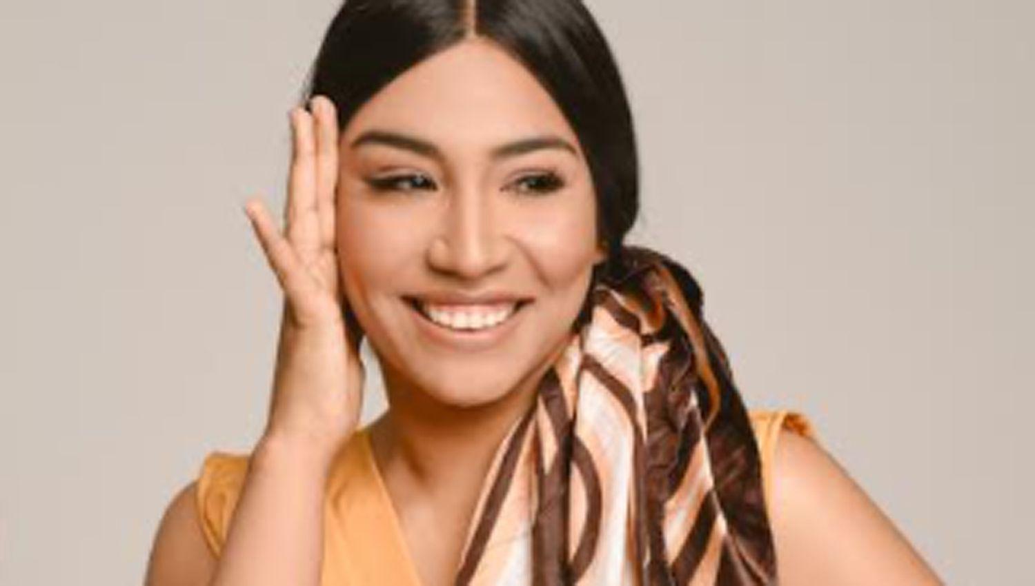 Con vanguardia y tradicioacuten de raiacutez Florencia Paz la hija cantora del ldquoMansero Santiaguentildeordquo Onofre Paz ldquofloreceraacuterdquo este saacutebado 10 en su concierto por streaming