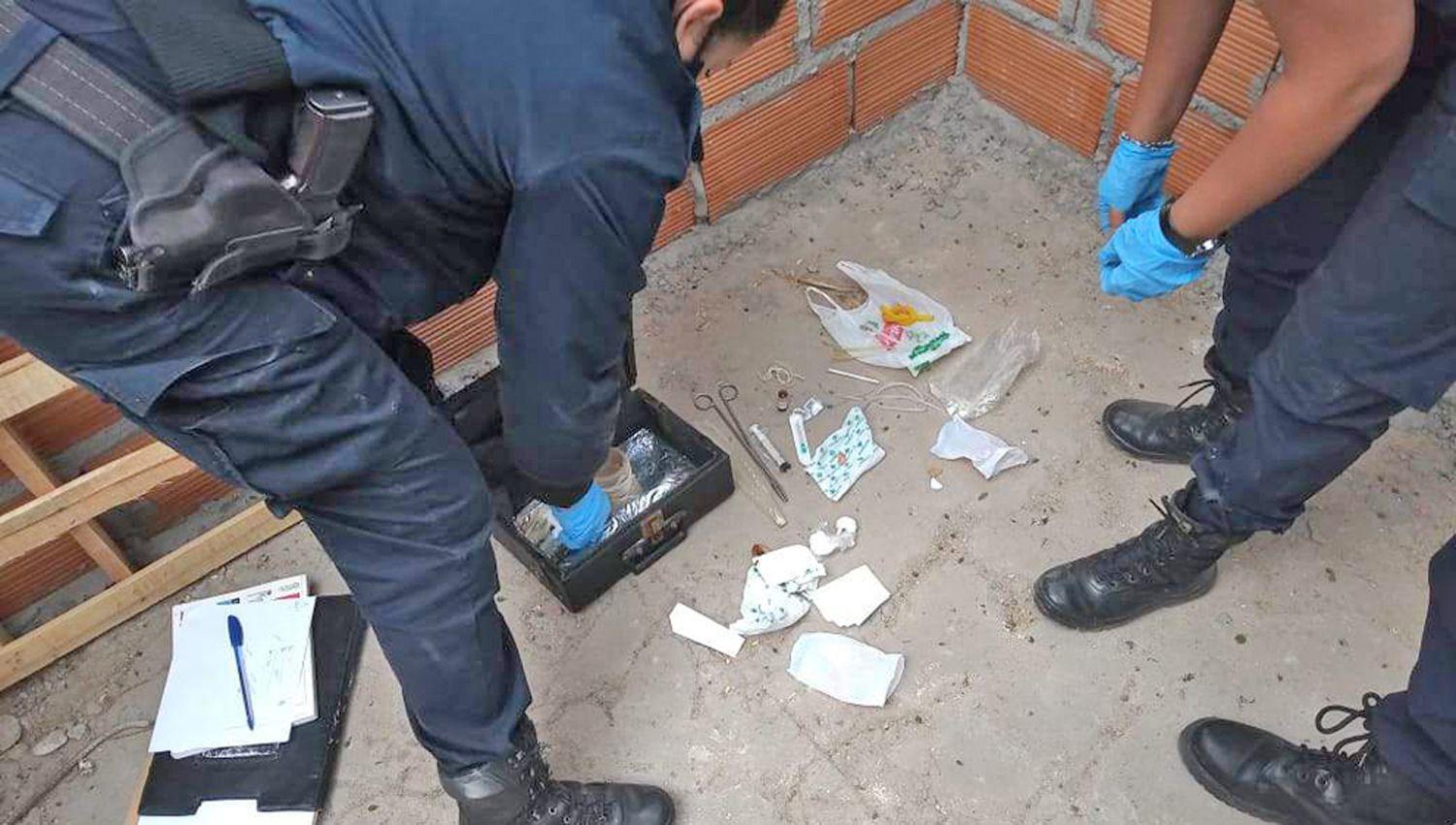 En el domicilio de la acusada se incautaron instrumentos quir�rgicos y huesos que serían de fetos
