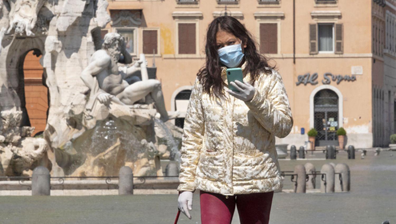 Italia hace obligatorio el uso de tapabocas en espacios abiertos